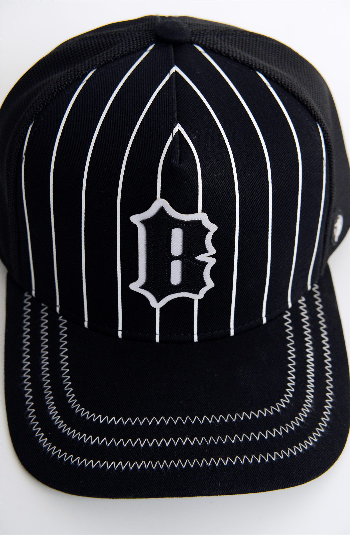 Hit The Stripes còn nguyên form, patch đắp 2&nbsp;lớp