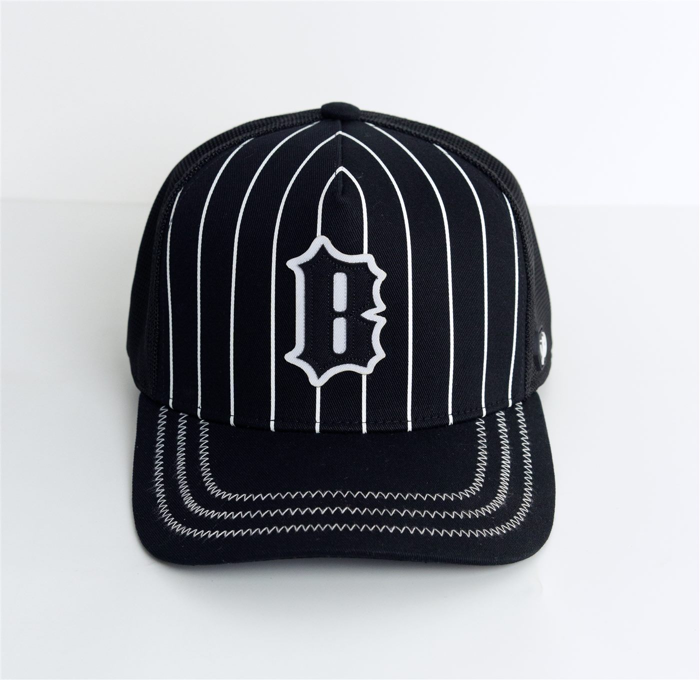 Hit The Stripes bản THE ICONIC B — đen sọc trắng